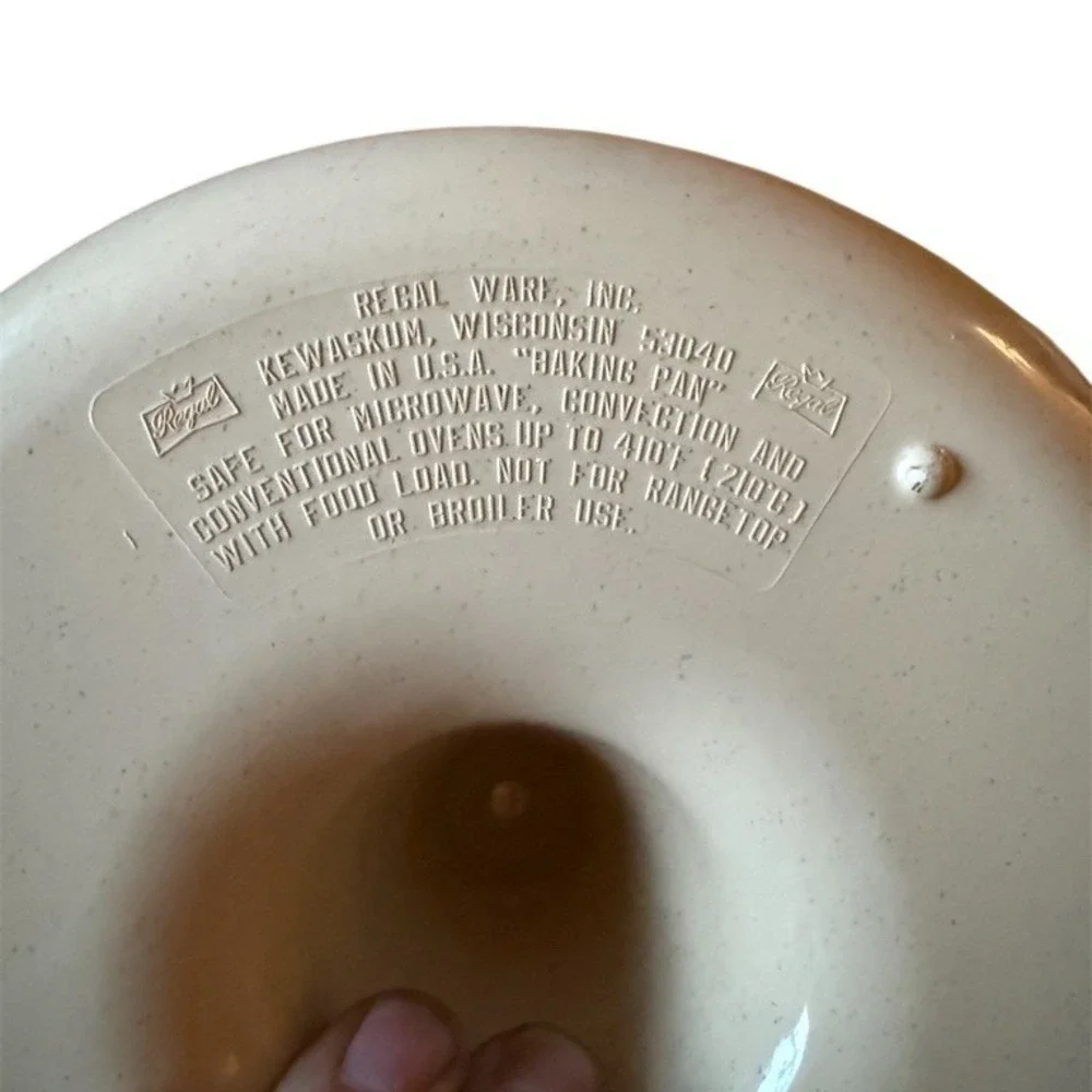 Regal Ware Microware Angel Food Tube Bundt Cake Pan‎ 11in White Speckled